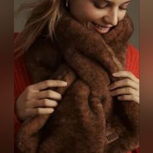 UGG Faux Fur Pull Through Scarf 🧣🤎